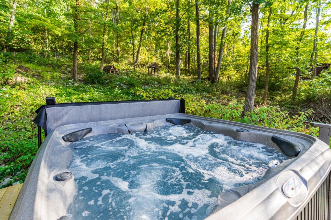 Hot Tub, Wraparound Deck, & Wifi At Chalet Cabin Villa Inwood Exteriör bild