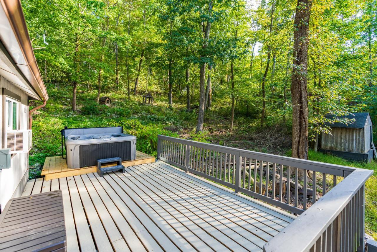 Hot Tub, Wraparound Deck, & Wifi At Chalet Cabin Villa Inwood Exteriör bild